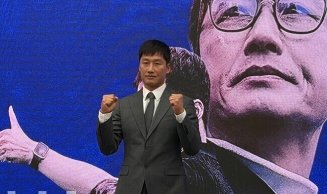 “韩国穆里尼奥”李正孝执教K2水原三星：我愿把苹果手机换成三星