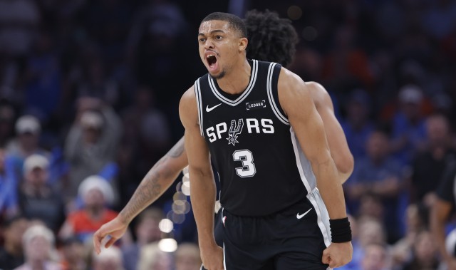 凯尔登：我们此前两连败 今天大家团结一致全力以赴取胜